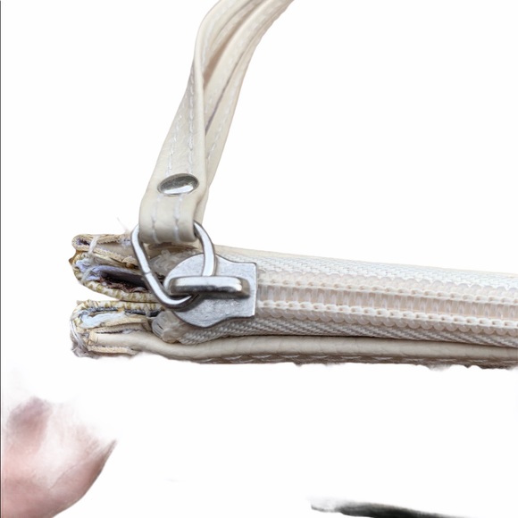 London Soho New York Wristlet - Picture 3 of 6